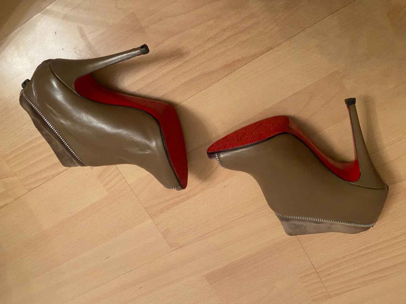 Christian Louboutin Bottes à la cheville Col Zippe