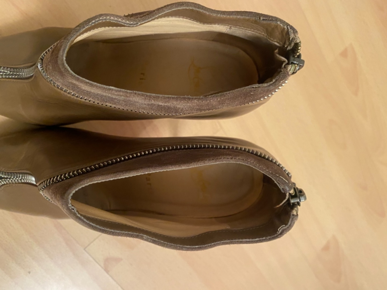 Christian Louboutin Bottes à la cheville Col Zippe