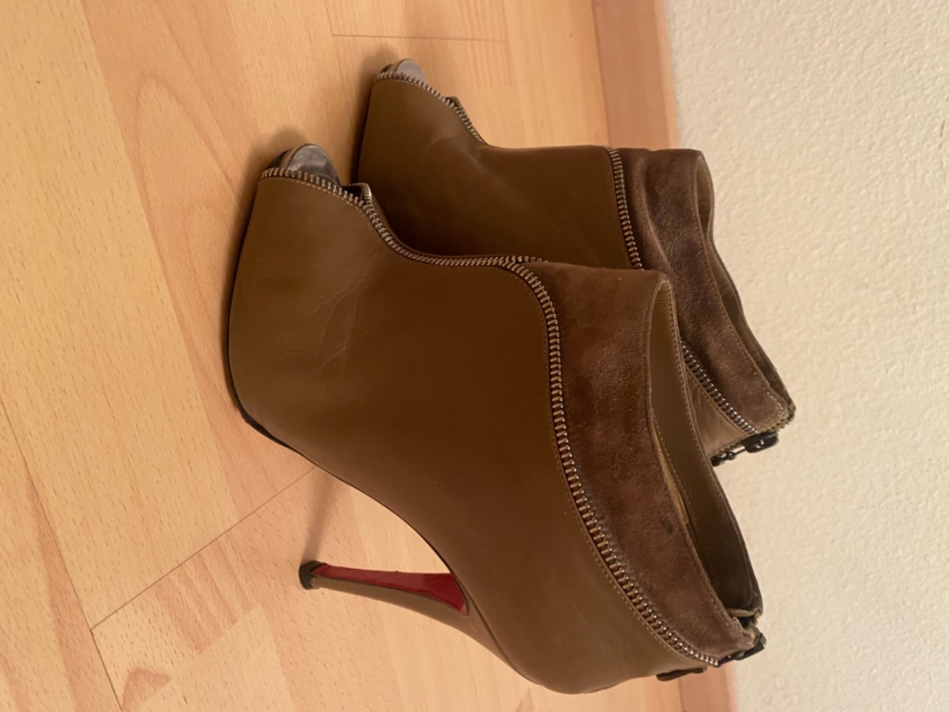 Christian Louboutin Bottes à la cheville Col Zippe