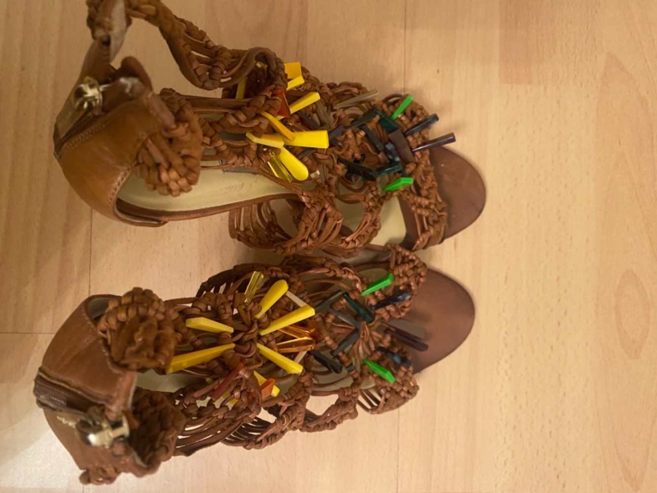 Jimmy Choo Mit brauner Iris verzierte Makramee-Sandalen aus Leder