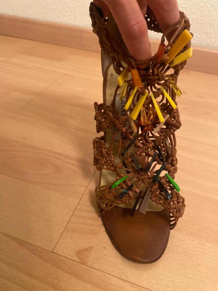 Jimmy Choo Mit brauner Iris verzierte Makramee-Sandalen aus Leder