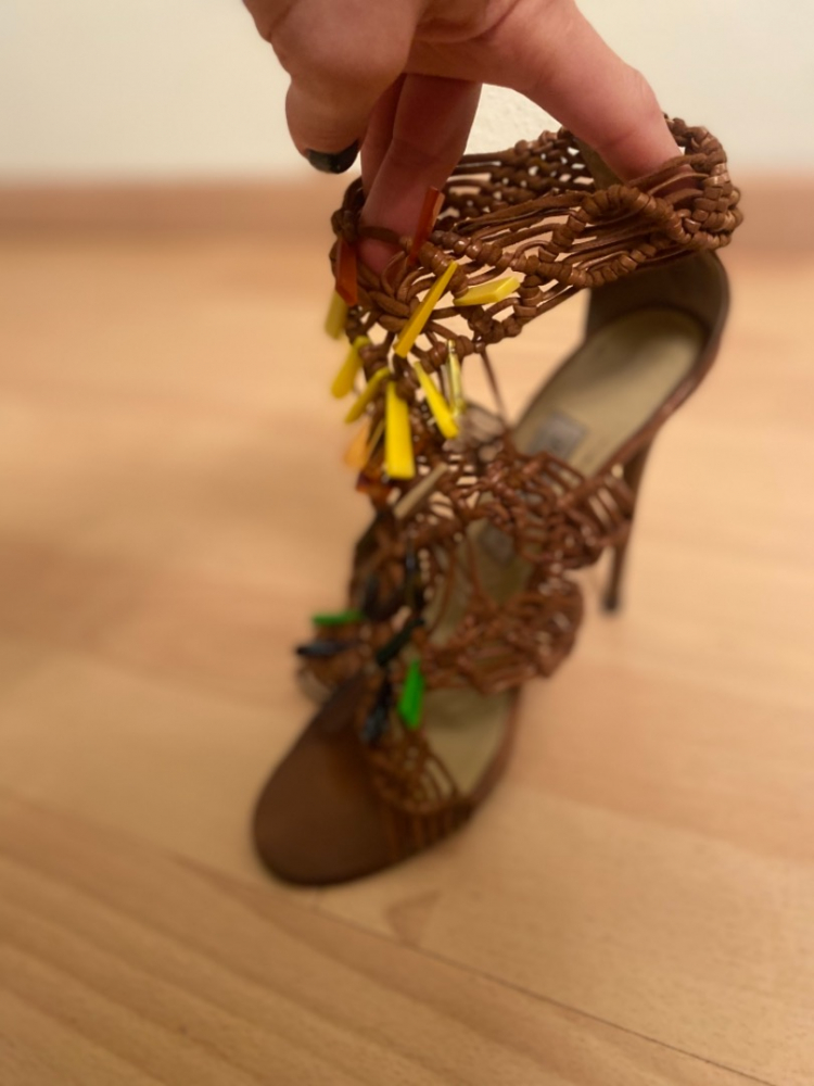 Jimmy Choo Mit brauner Iris verzierte Makramee-Sandalen aus Leder