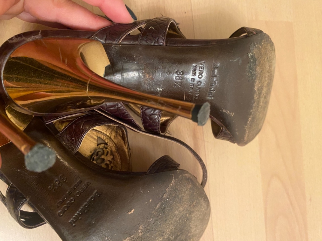 Baldinini Riemchensandalen aus braunem Leder mit Swarovski-Kristall verziert