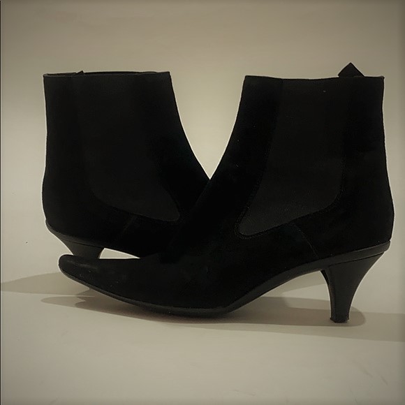 Hogan Chelsea Ankle Boots Suede Side Gusset Pointed Toe