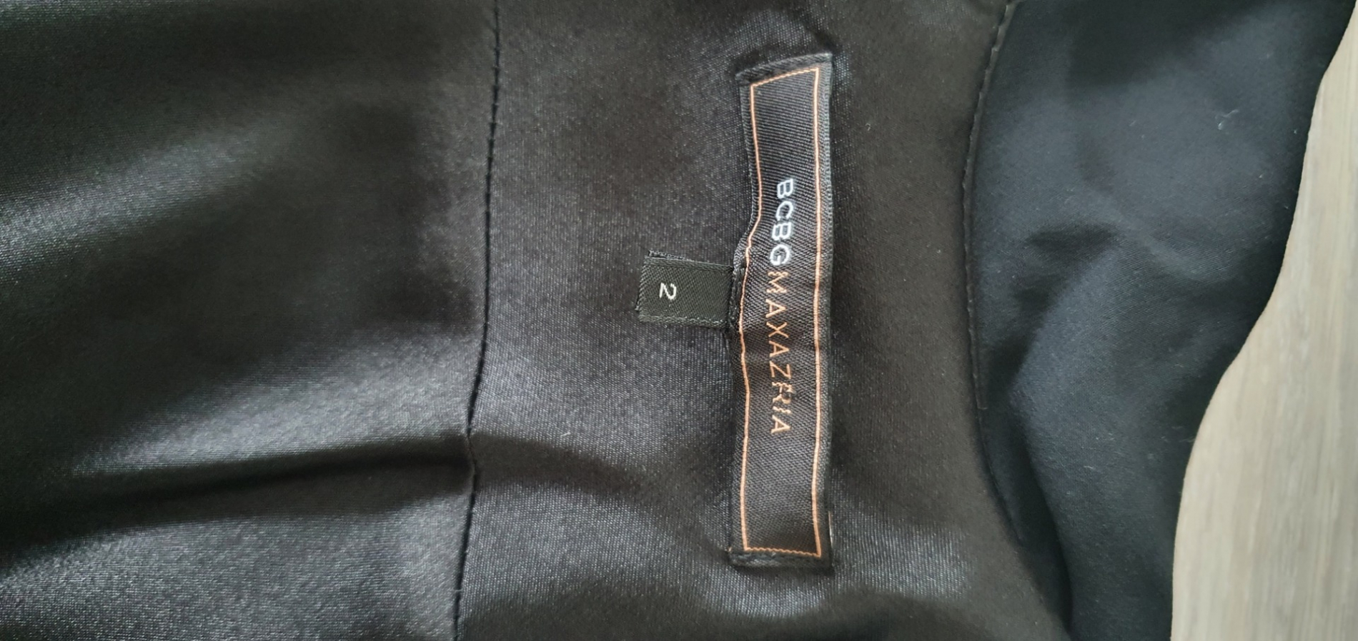 BCBG Max Azria Robe en soie noir