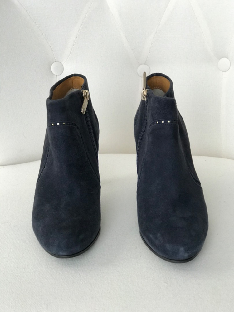 Navyboot Stiefel mit Absatz und goldenen Details