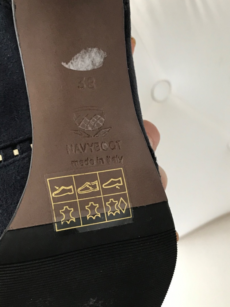 Navyboot Stiefel mit Absatz und goldenen Details