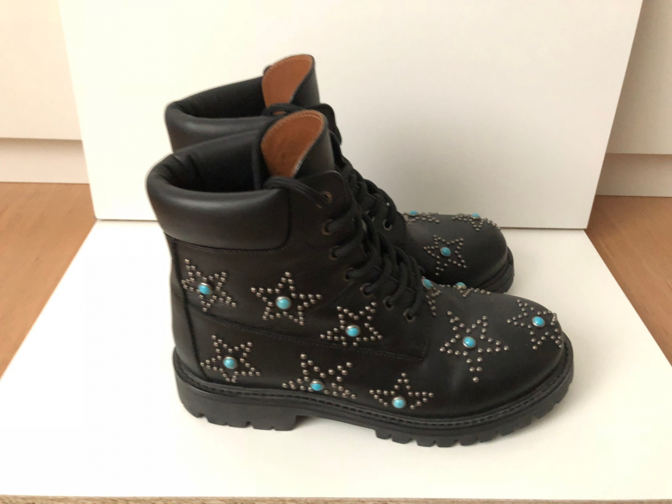 Valentino Combat de cuir clouté en étoile