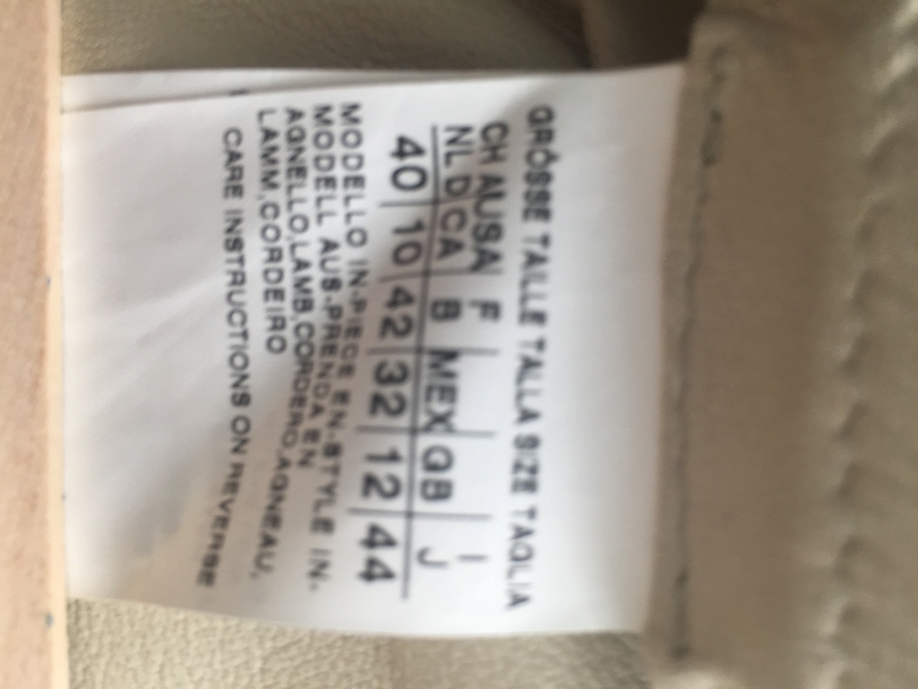 Max Mara Beigefarbener Wildledermantel