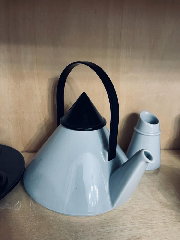 Thomas Germany Atelier Collection Collection Thomas Atelier Bavaria, V-förmig konisch nummerierte Edition Teeservice für 6 Personen