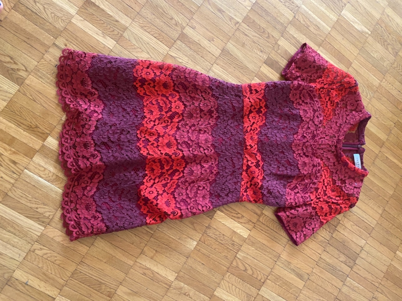 Sandro Spitze Kurzes rotes Kleid