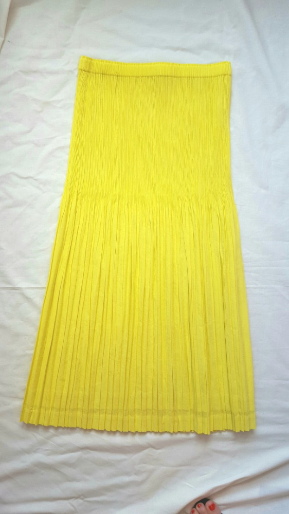Issey Miyake Yellow pleated skirt if95-fg202