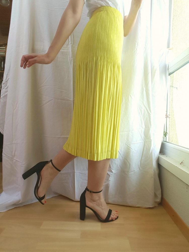 Issey Miyake Yellow pleated skirt if95-fg202