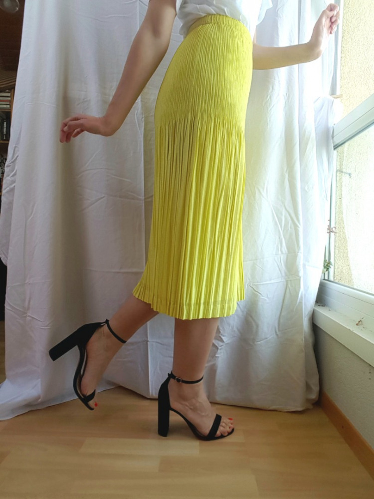Issey Miyake Yellow pleated skirt if95-fg202