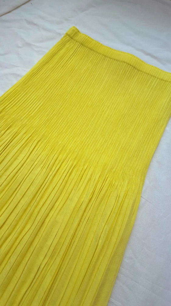 Issey Miyake Yellow pleated skirt if95-fg202