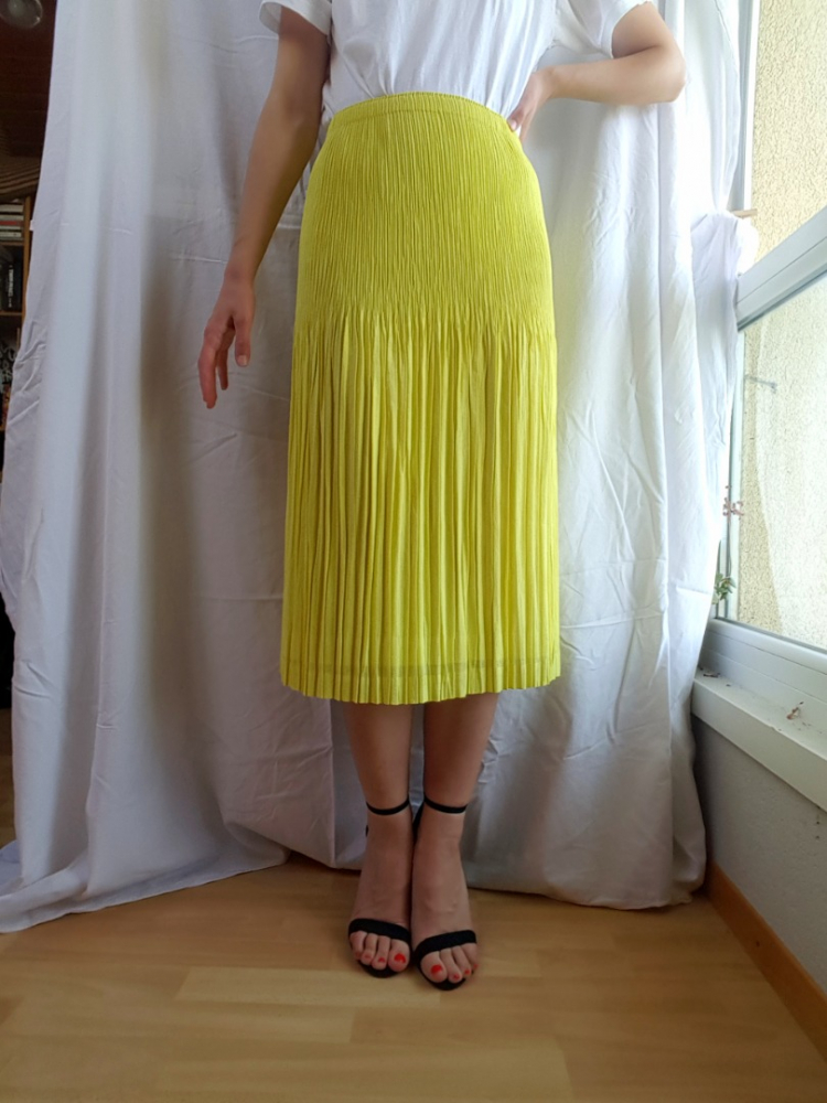 Issey Miyake Yellow pleated skirt if95-fg202