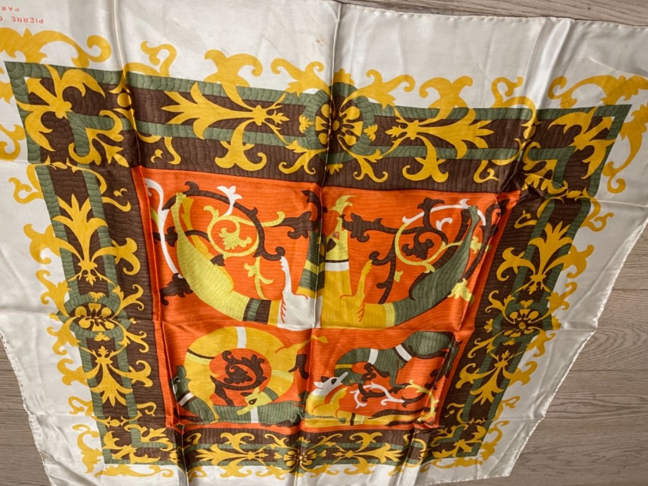 Pierre Cardin Echarpe en sergé de soie Dragon Exotique