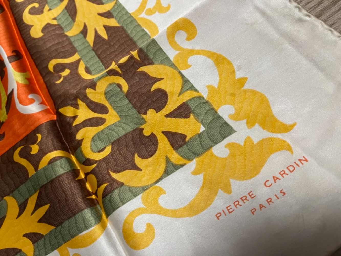 Pierre Cardin Echarpe en sergé de soie Dragon Exotique