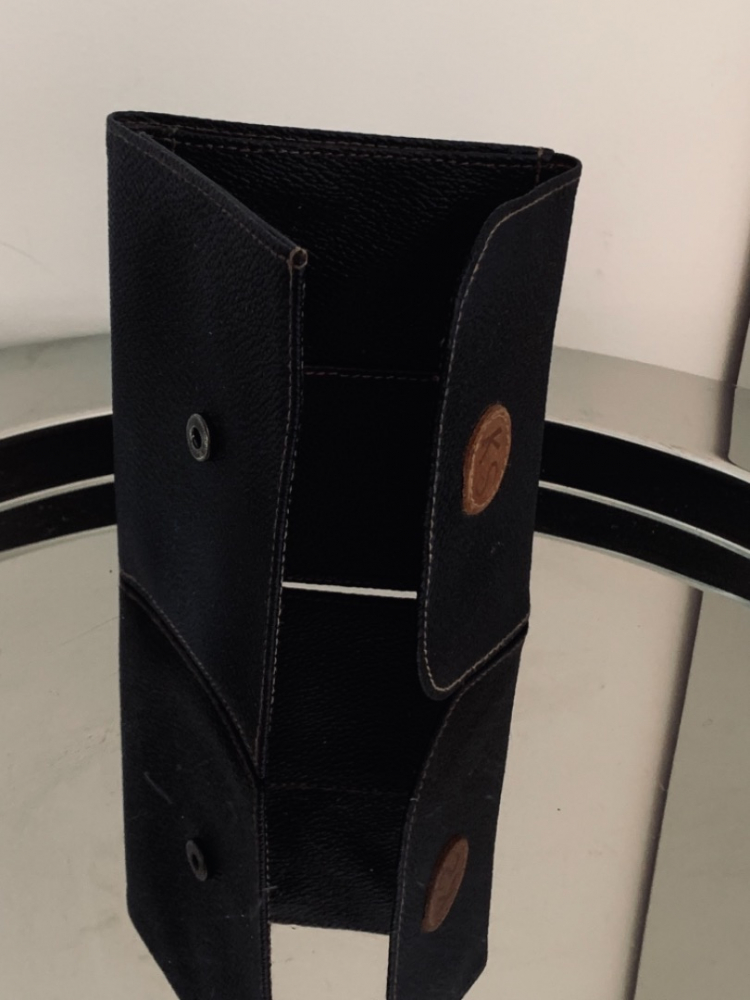 Gucci Ken Scott Petit portefeuille en cuir caviar