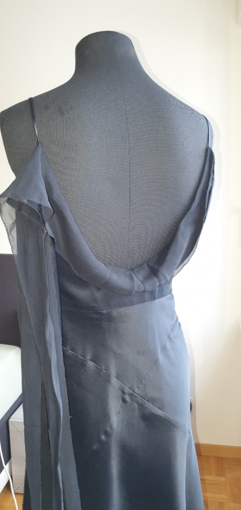 BCBG Max Azria Robe en soie noir