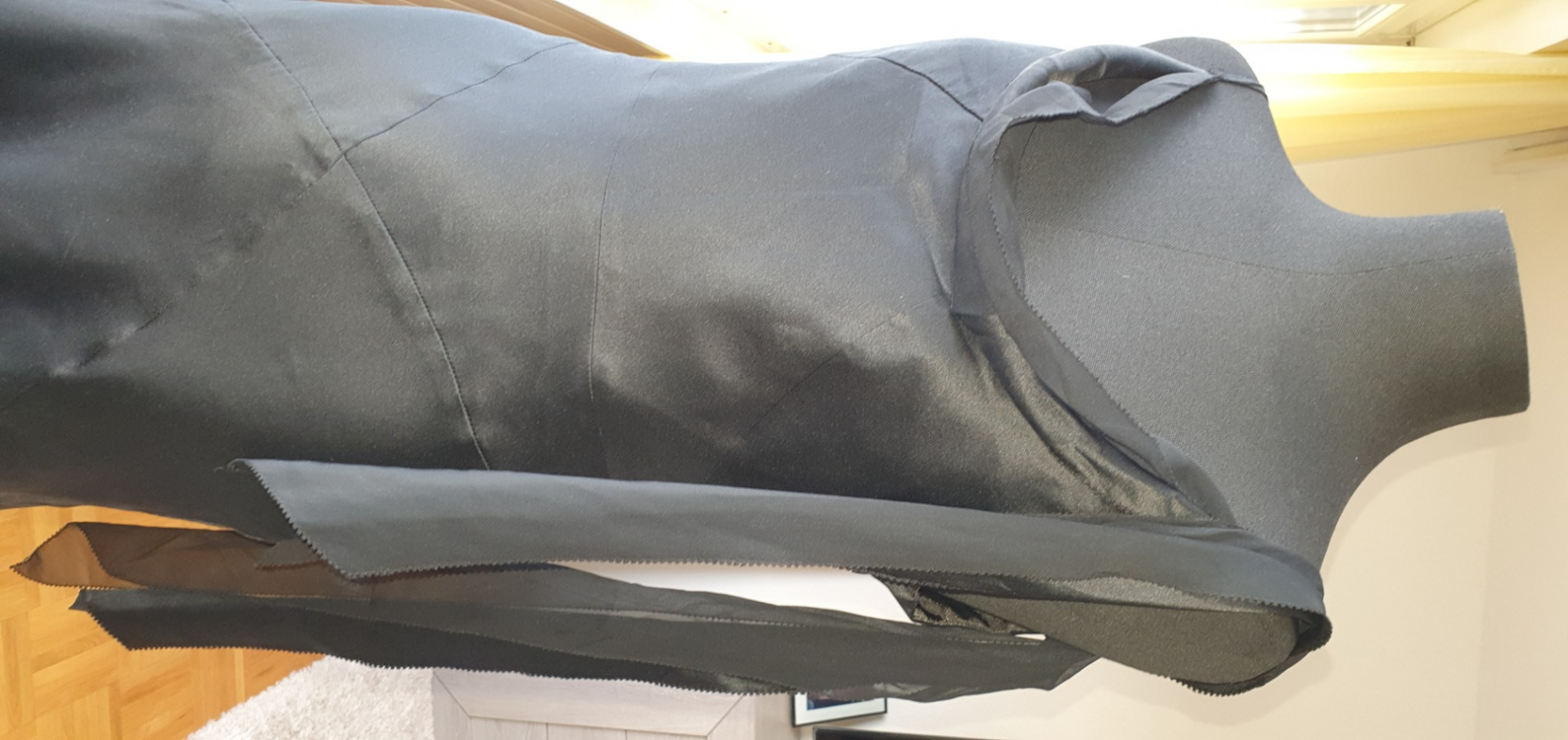 BCBG Max Azria Robe en soie noir