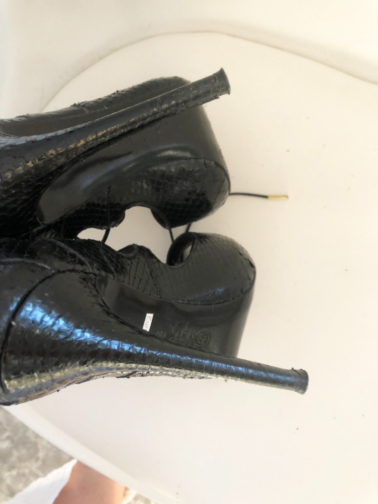 Alexander McQueen Leather heels