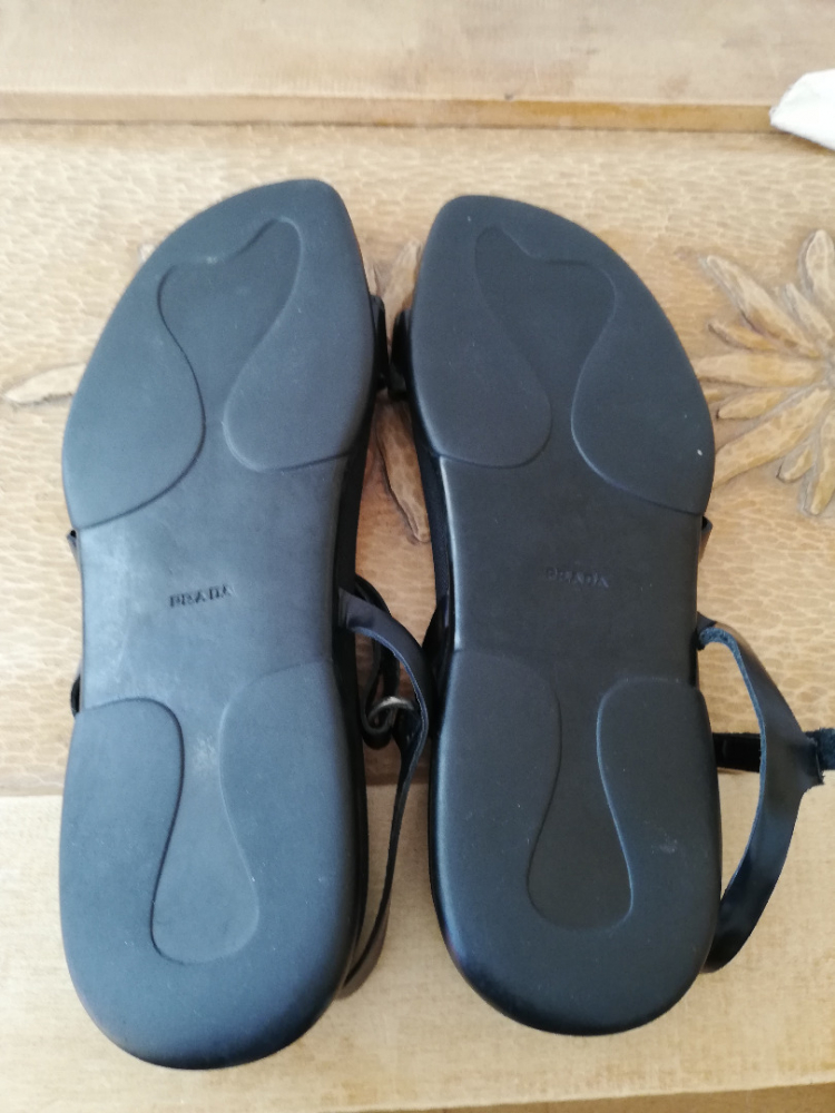 Prada B - Black leather sandals