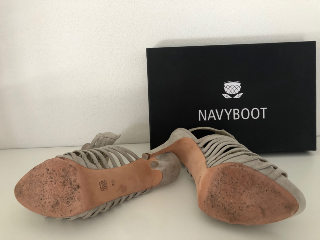 Navyboot Sandales compensées en suede.