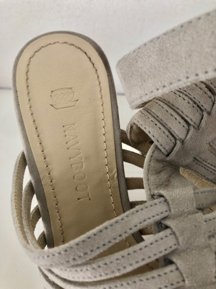 Navyboot Sandales compensées en suede.