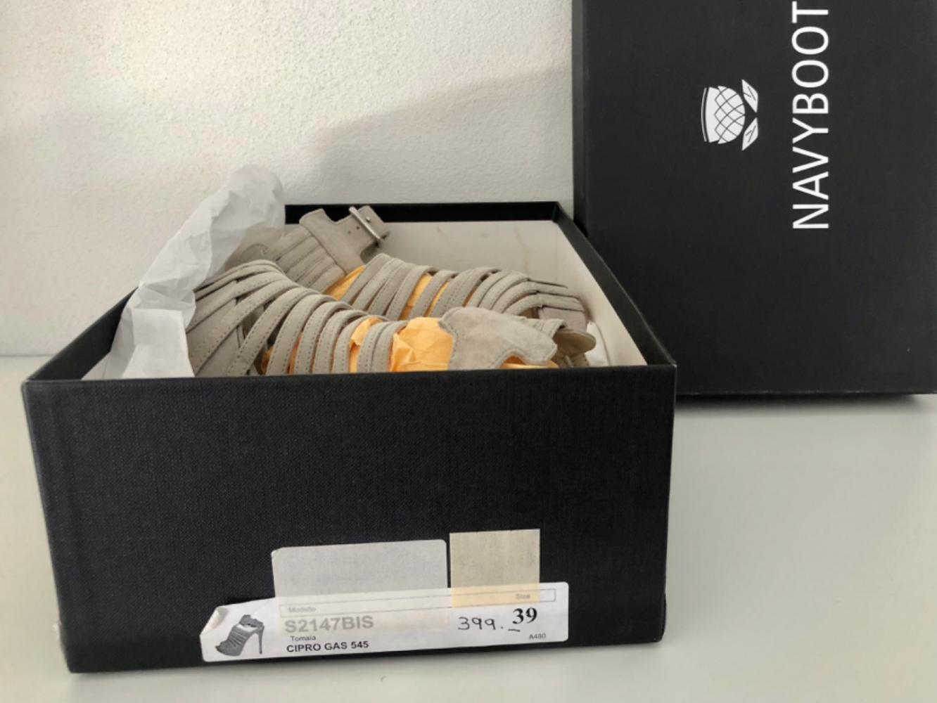 Navyboot Sandales compensées en suede.