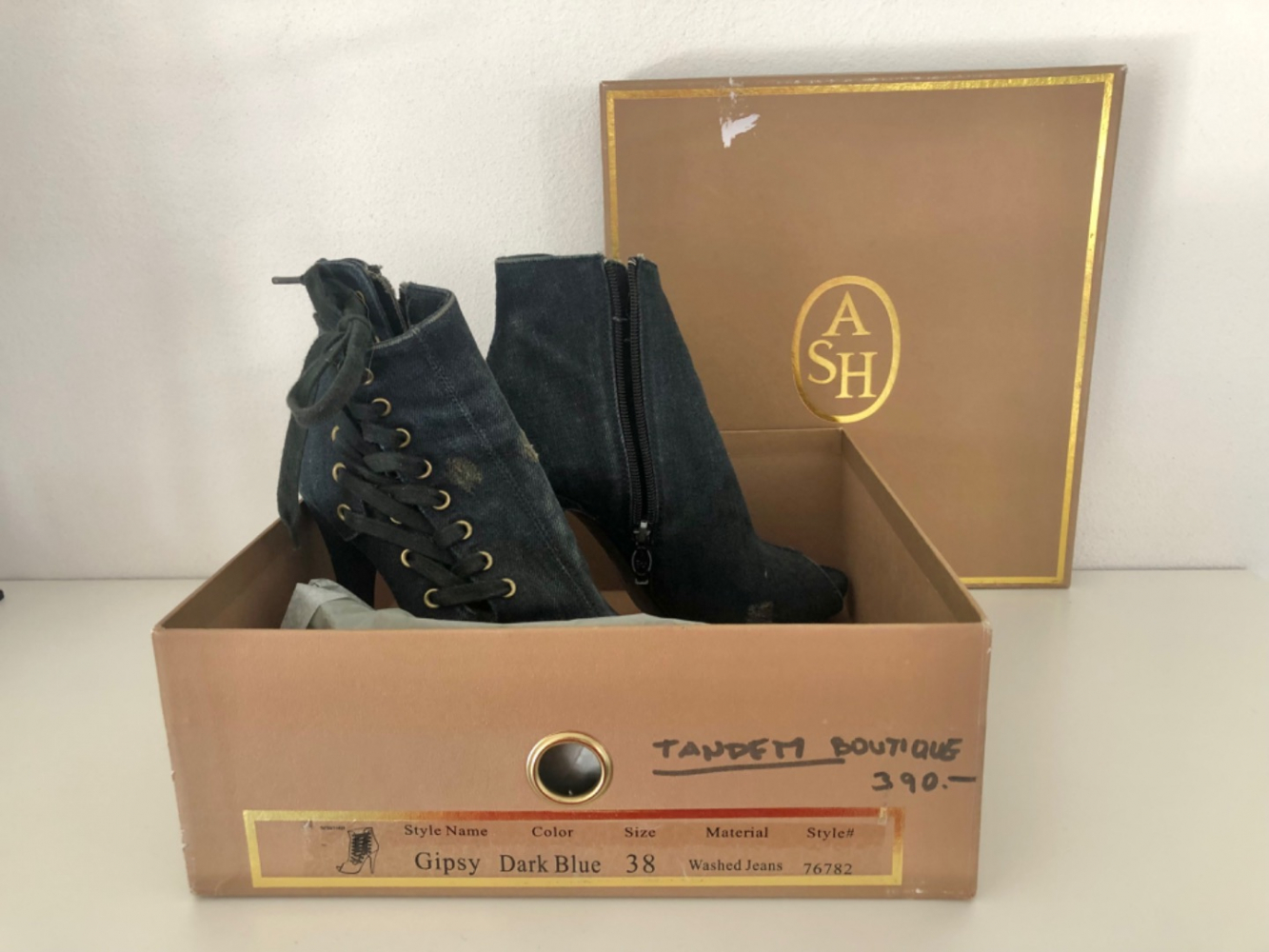 Ash Frühlingsstiefeletten aus Denim