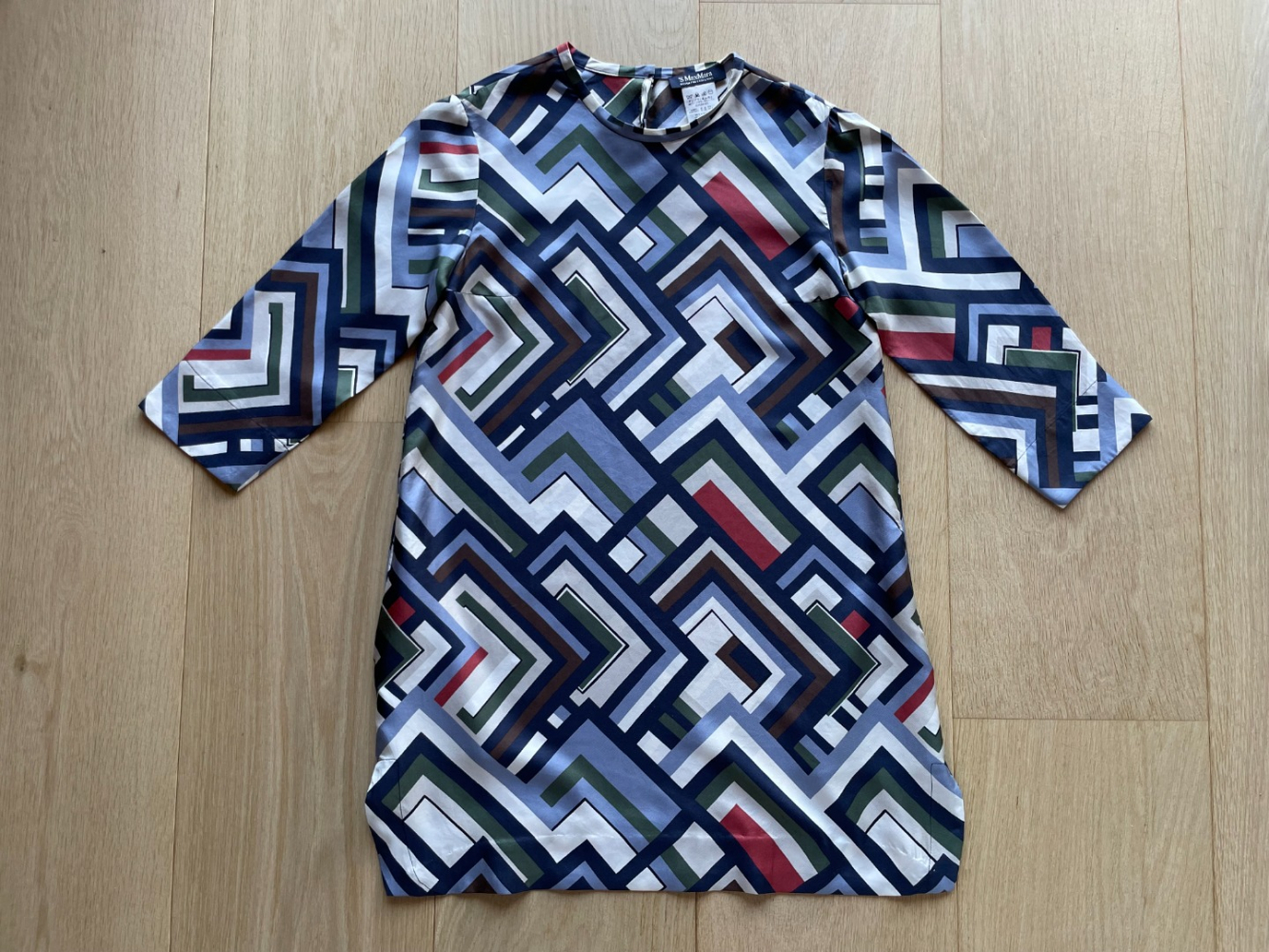 Max Mara Simply adorable!  Flowy silk geometric scarf-print minidress by 'S Max Mara.