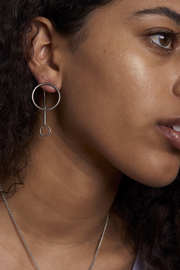 Christian Dior Wonderful Dior circle drop earrings!