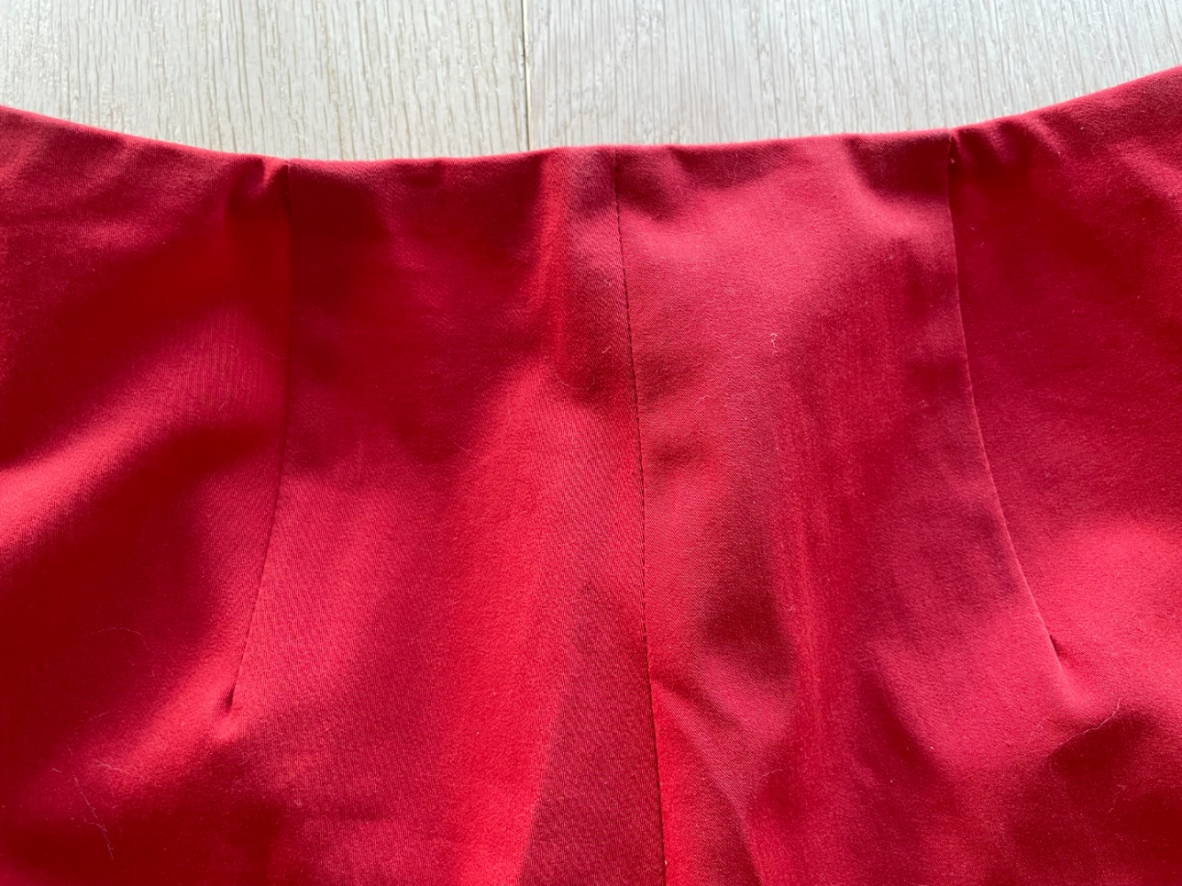 Max Mara Schlicht und hell! Rote Max Mara Hose aus Baumwolle, mit schönen Details.