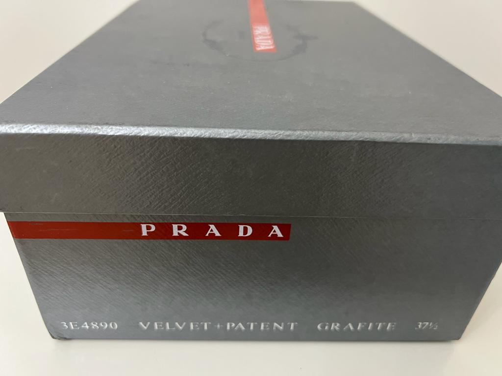 Prada Pompes en cuir verni Grafite