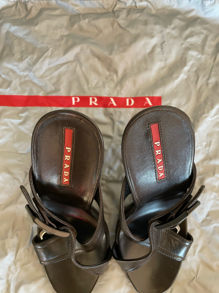 Prada Sandales bouclées Criss Cross