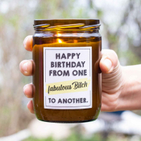 Candle Brothers 'Happy Birthday from one faboulus bitch to another' Duftende Kerze - 360 g