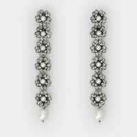Roger Vivier Women's 'Bouquet Pearl Multiflowers' Earrings