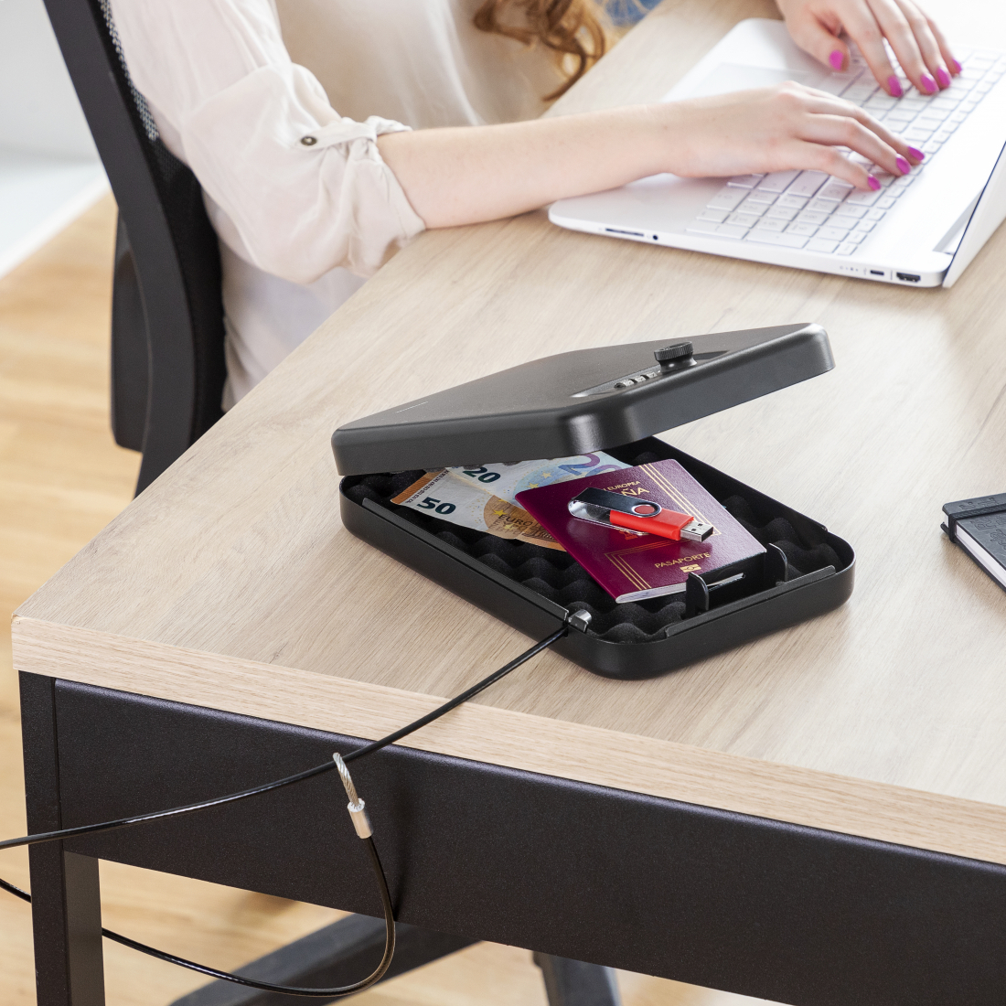 Coffre-Fort Portable avec Câble de Sécurité Prisaven