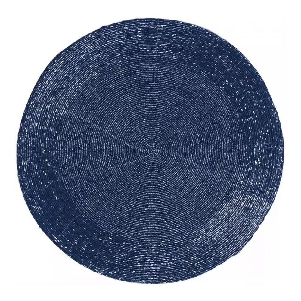 Dunkelblaue, perlenbesetzte Platzmatte