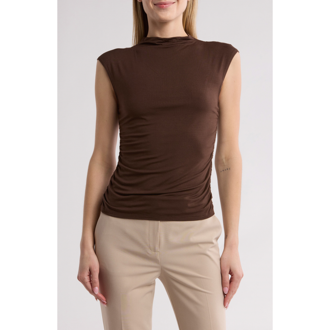 'Mock Neck Sleeveless Top' pour Femmes