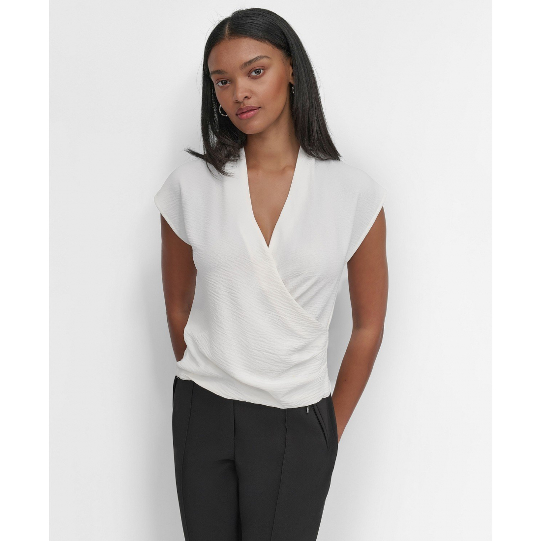 Top à manches courtes 'Textured Surplice' pour Femmes