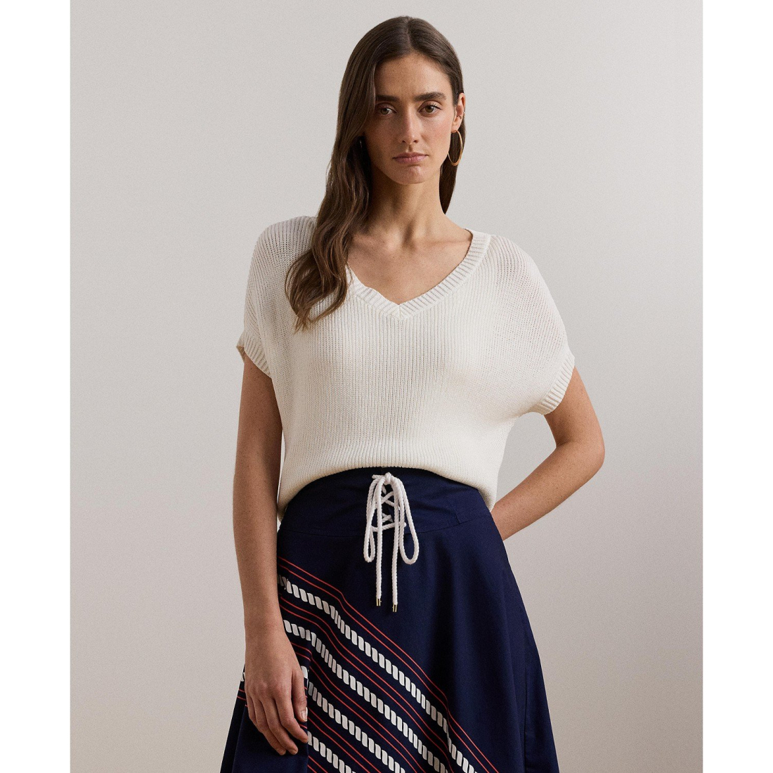 'Rib-Knit Short-Sleeve V-Neck Sweater' pour Femmes