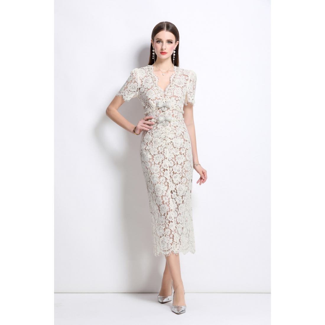 Robe de soirée 'Slim-Fit Waist-Defining Heavily Beaded Hollow-Out Lace Dress wit' pour Femmes