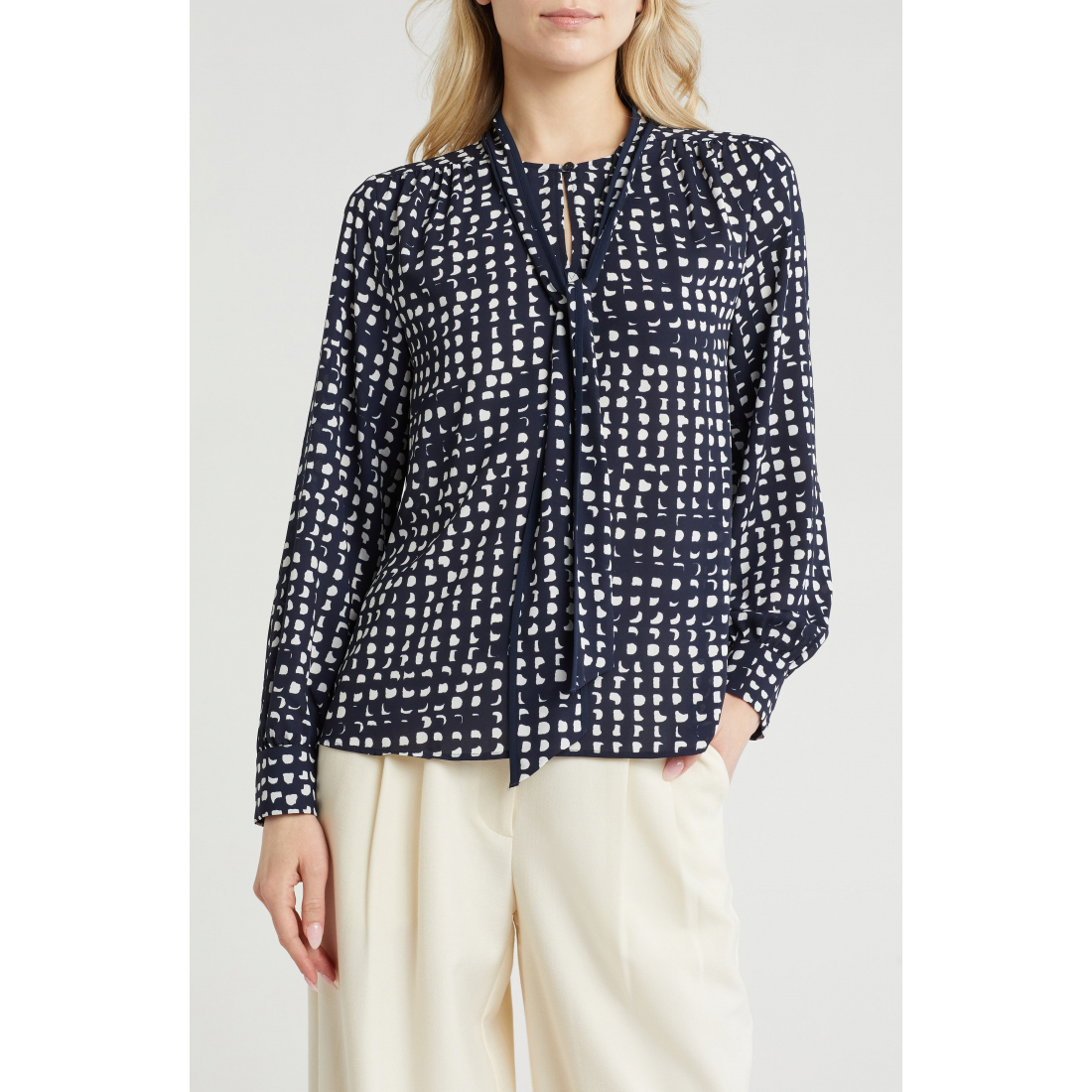 Top à manches longues 'Geo Print Tie Neck Crepe' pour Femmes