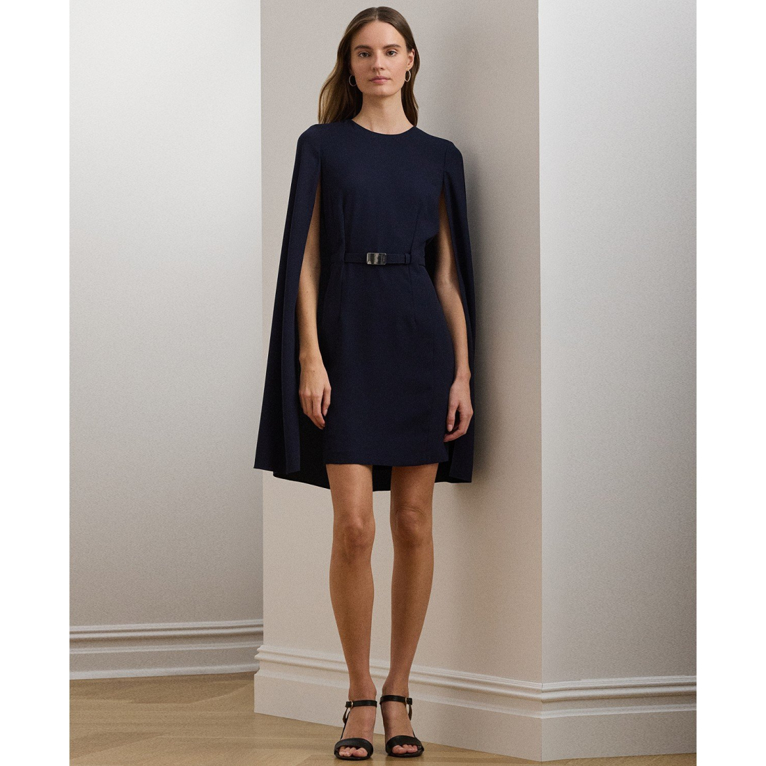 Robe de cocktail 'Belted Cape Georgette' pour Femmes