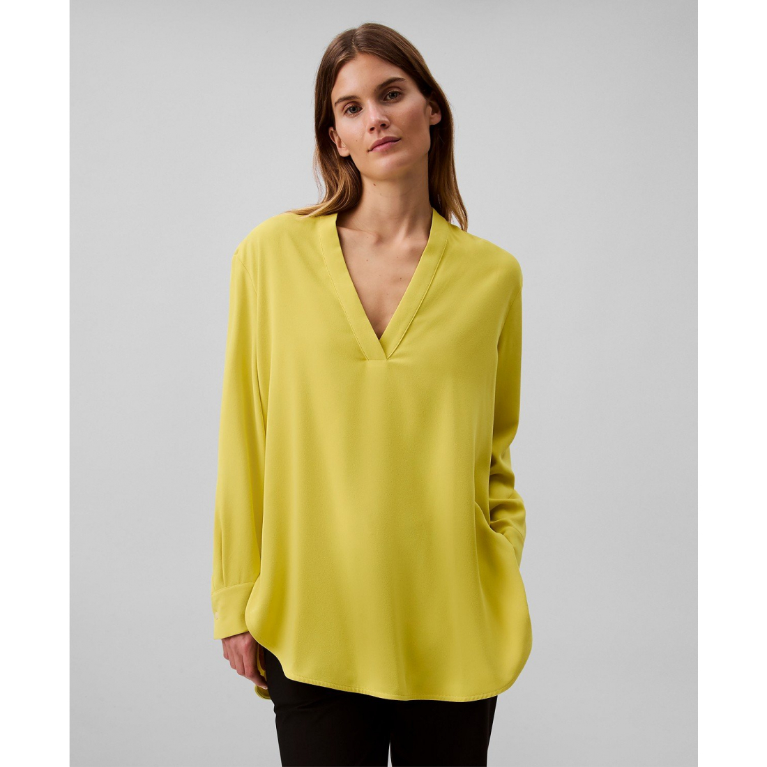 Femmes's 'Relaxed V-Neck Popover' Blouse