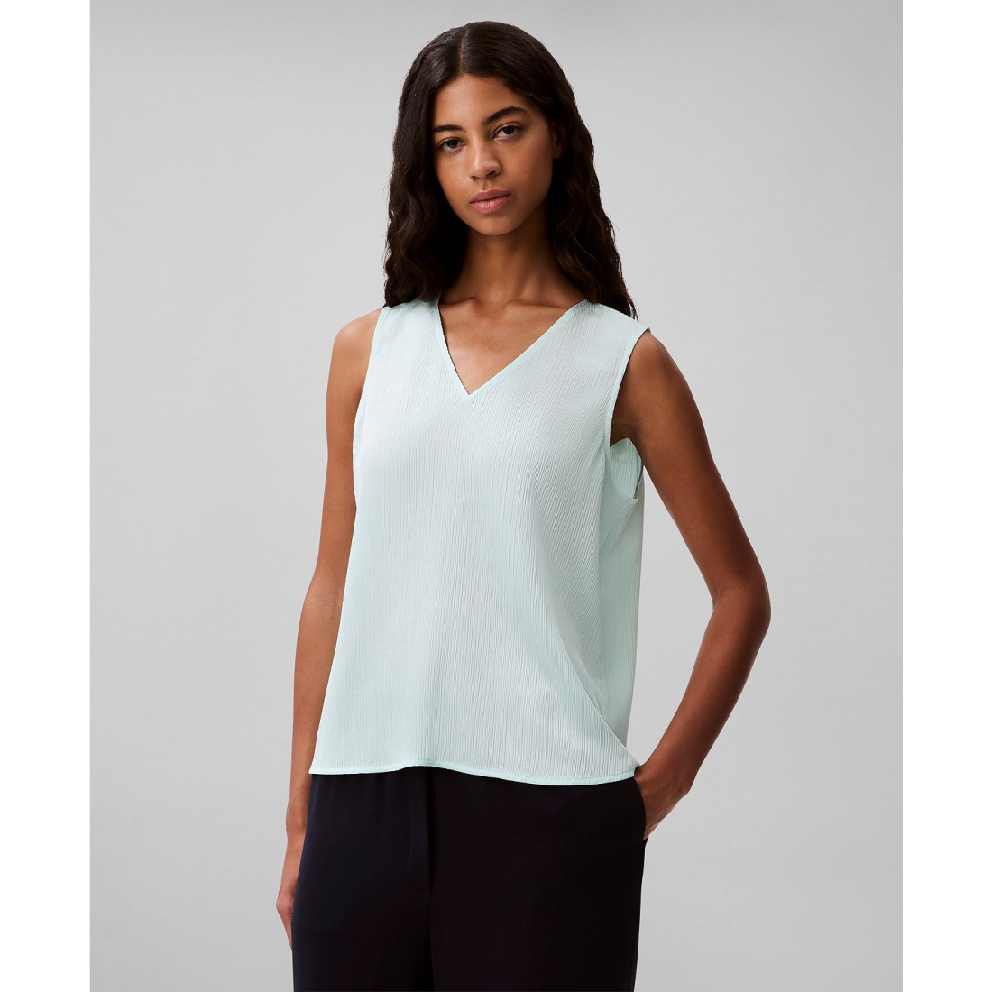 Femmes's 'Textured Plissé V-Neck' Blouse sans manches