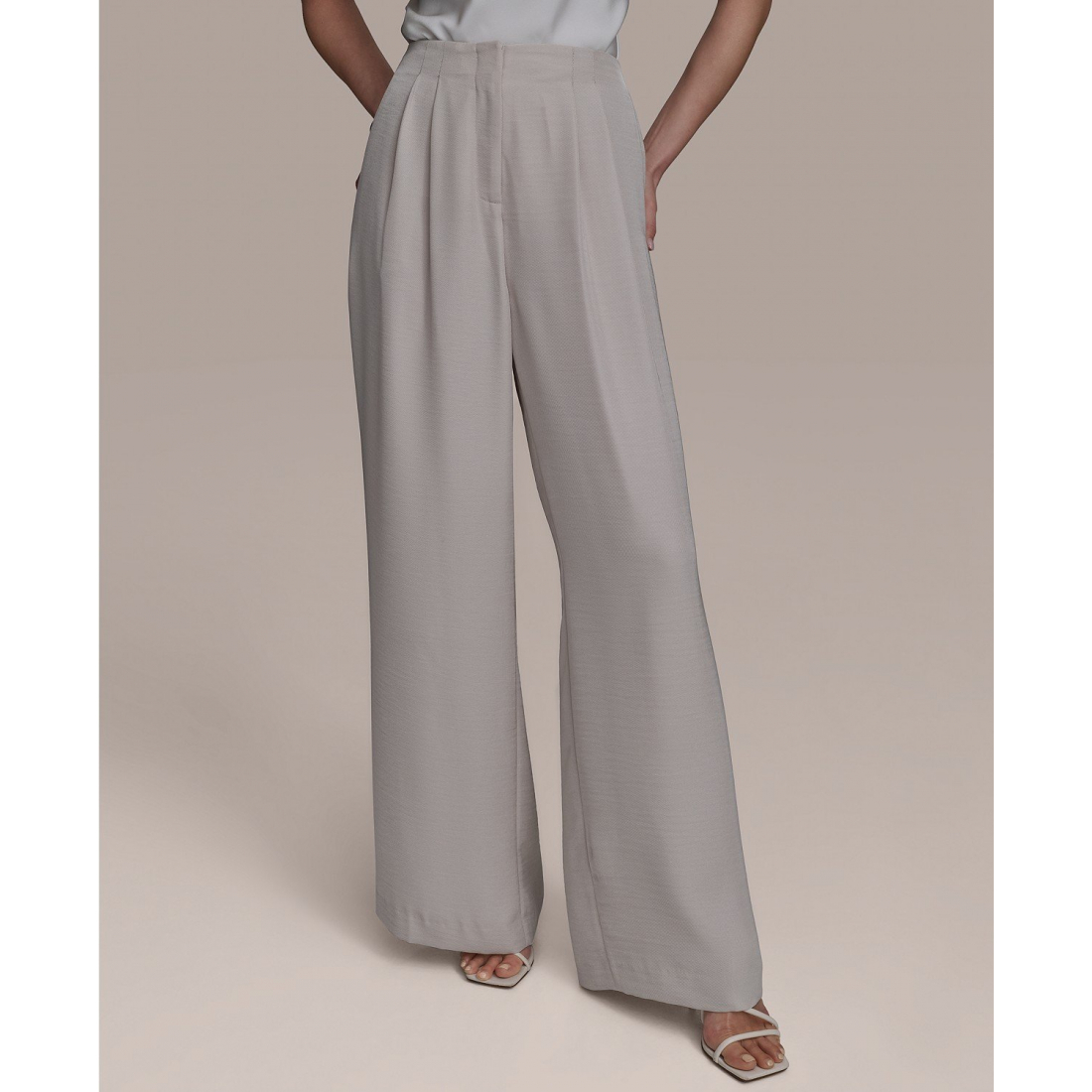 Women's 'Pleated Wide-Leg' Trousers