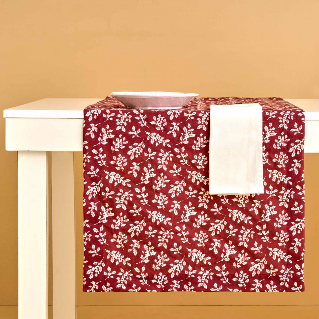 Mistletoe Set Runner + 2 Napkins, Red